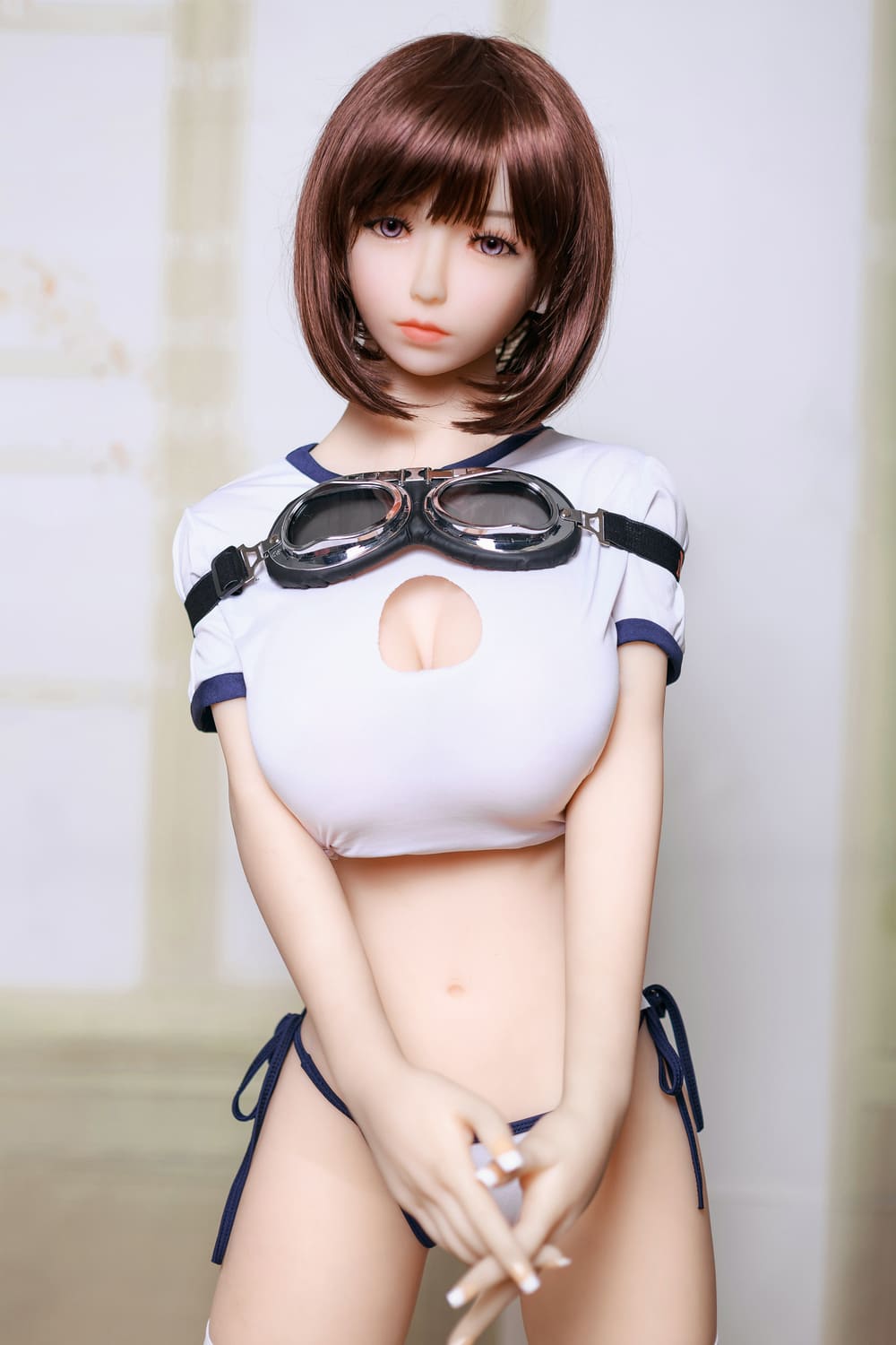 Секс-лялька jaycee - фото 7 | lovedoll Секс-лялька jaycee у білій короткій футболці та окуляри на грудях