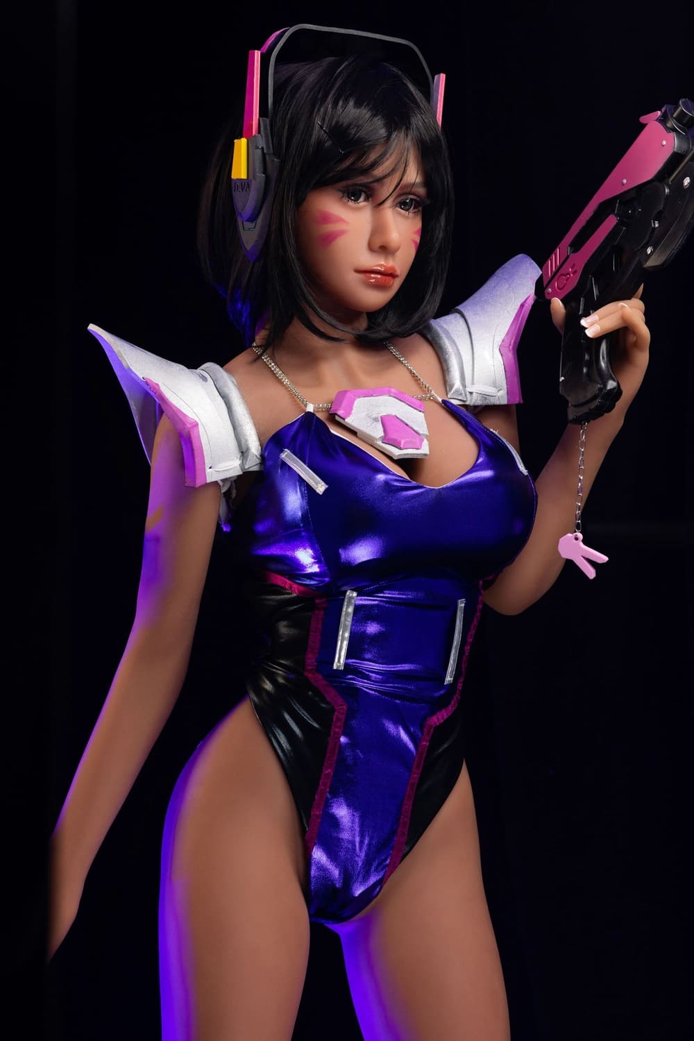 Секс-лялька d. Va - фото 1 | lovedoll Секс-лялька d. Va з пістолетом у руці