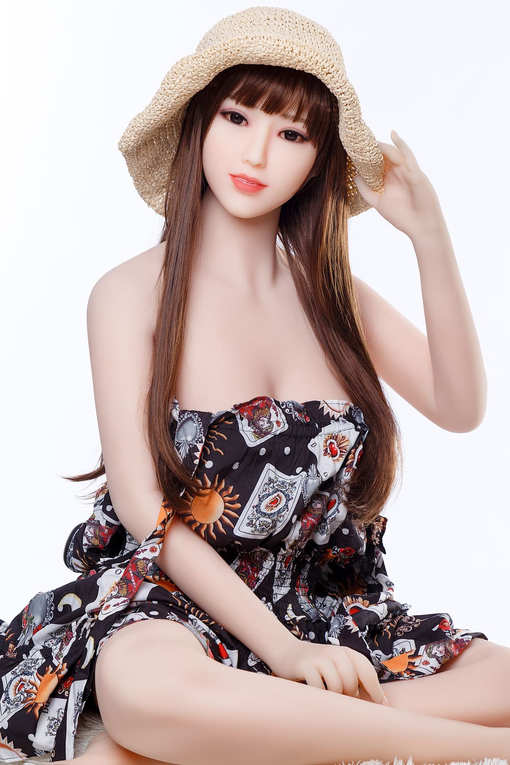 Секс-лялька maeko - фото 10 | lovedoll Секс-лялька maeko сидить на підлозі зі схрещеними ногами