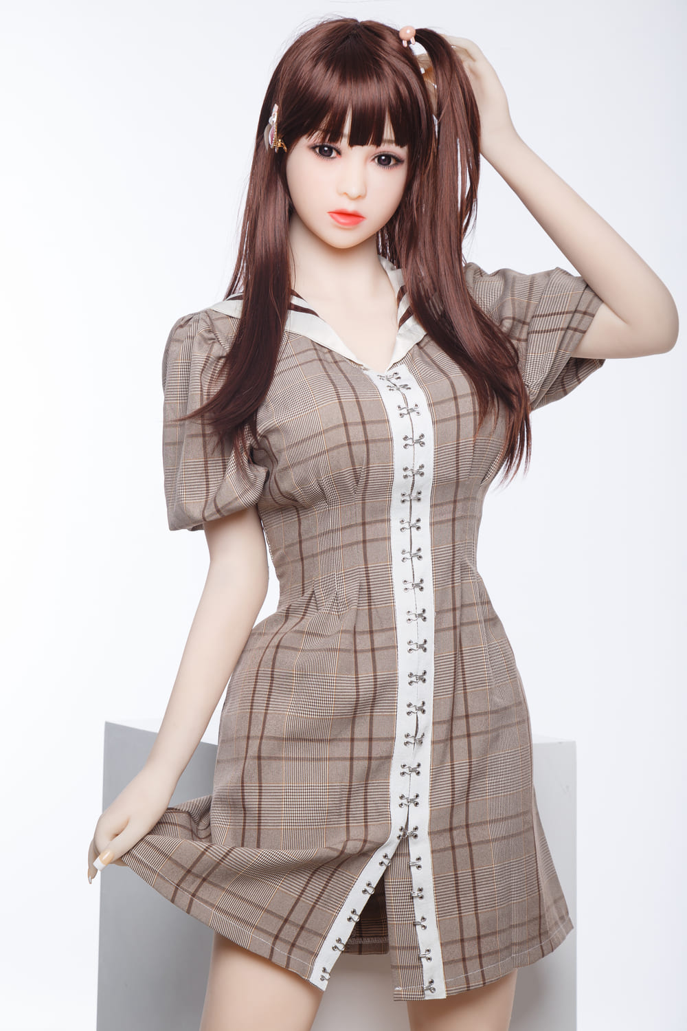 Секс-лялька connie - фото 6 | lovedoll Секс-лялька connie тримає руку за головою