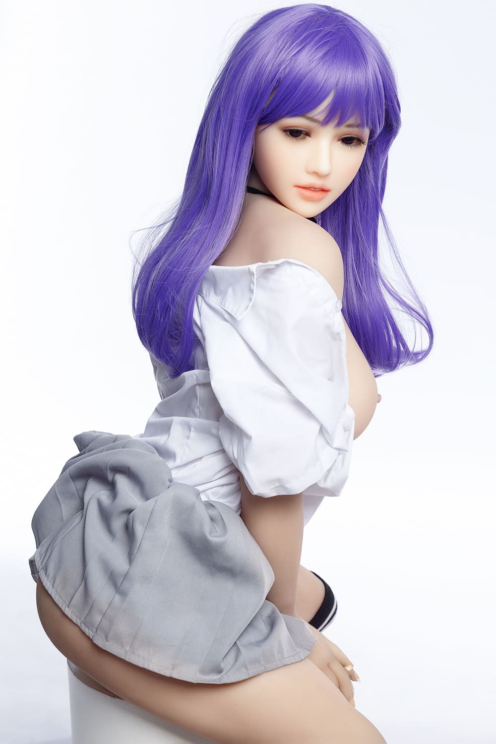 Секс-лялька fei - фото 12 | lovedoll Секс-лялька fei сидить на білому циліндрі