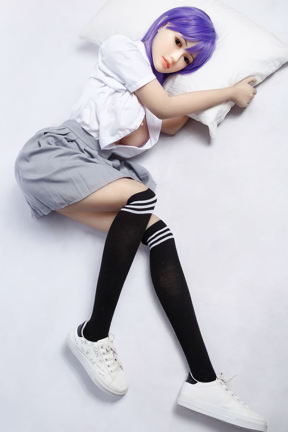 Секс-лялька fei - фото 15 | lovedoll Секс-лялька fei лежить головою на подушці