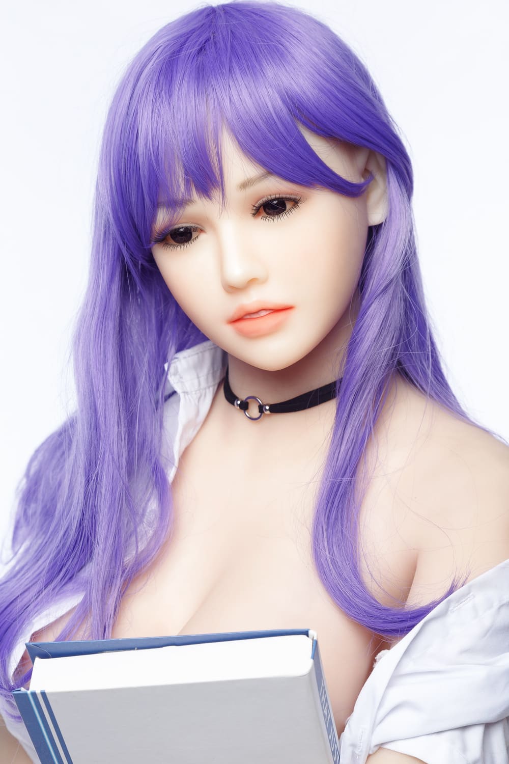 Секс-лялька fei - фото 2 | lovedoll Секс-лялька fei з книгою в руках