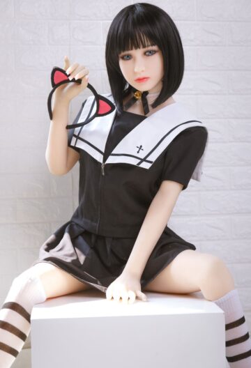 Секс-лялька Shiori тримає вушка