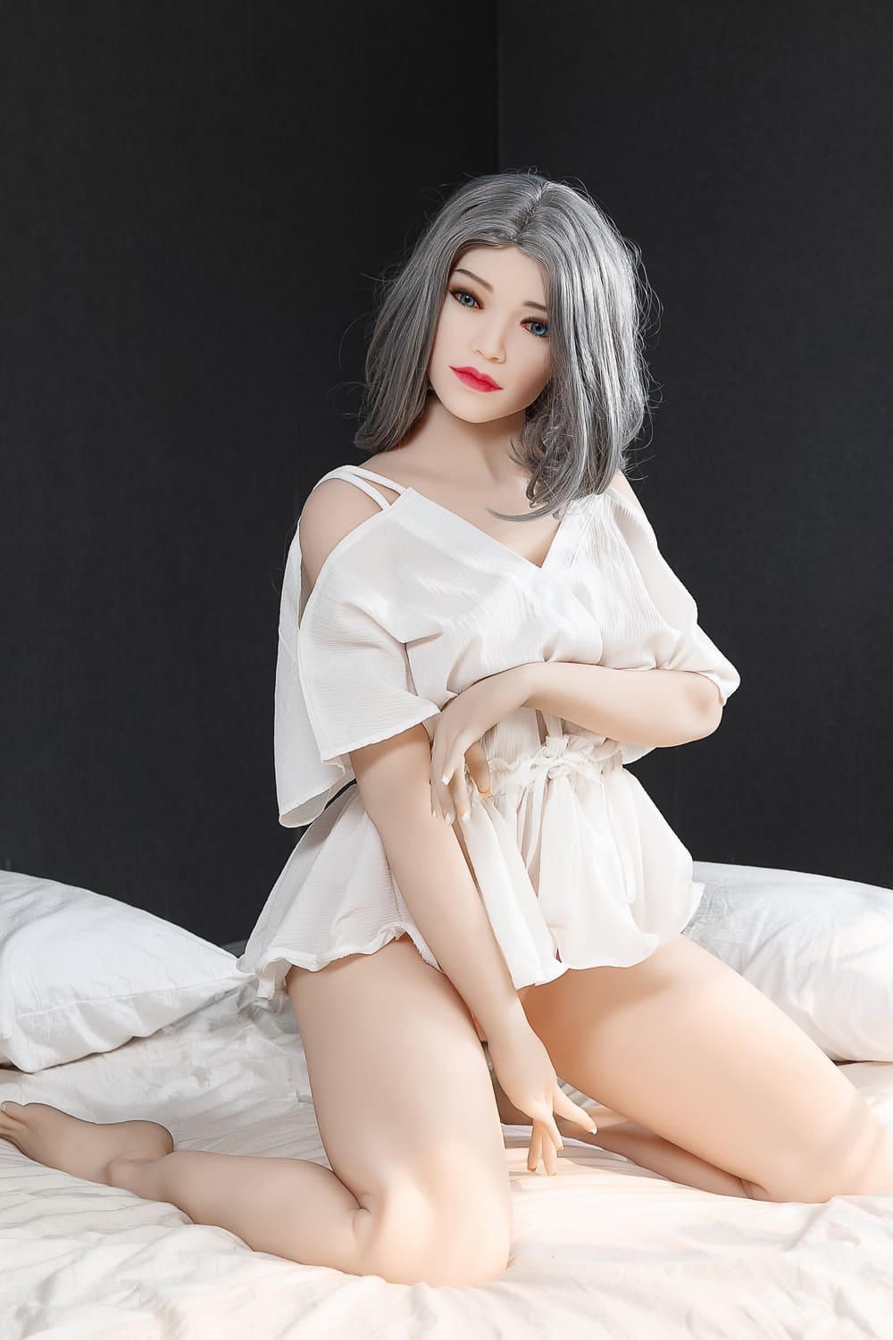 Секс-лялька venera фото 13 | lovedoll Секс-лялька venera позує на ліжку