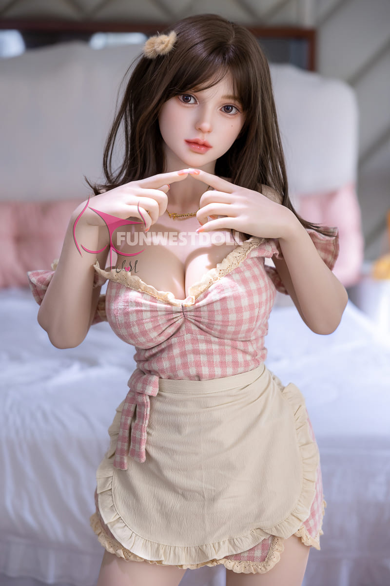 Секс-лялька younf - фото 8 | lovedoll Секс-лялька younf зімкнула перед собою два вказівні пальці
