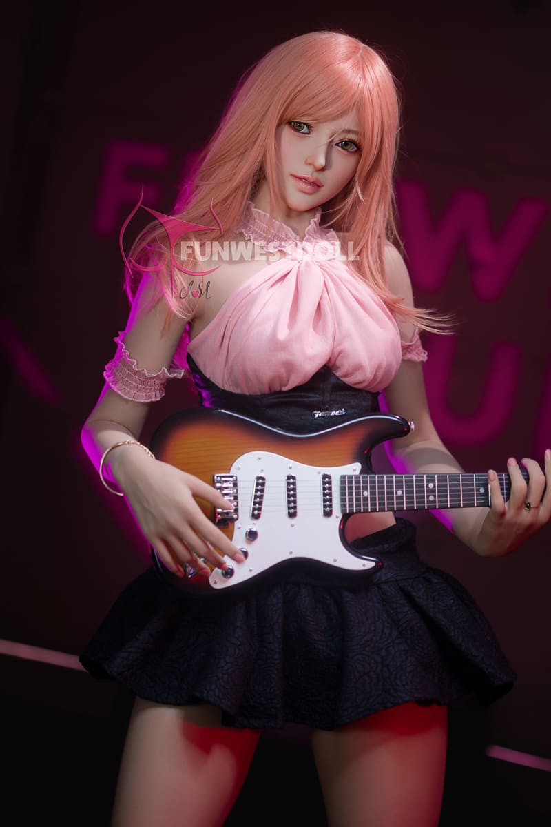 Секс-лялька alicia - фото 8 | lovedoll Секс-лялька alicia грає на гітарі