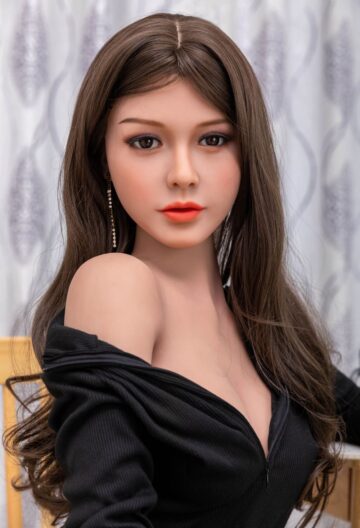 Секс-лялька Jessie дивиться прямо