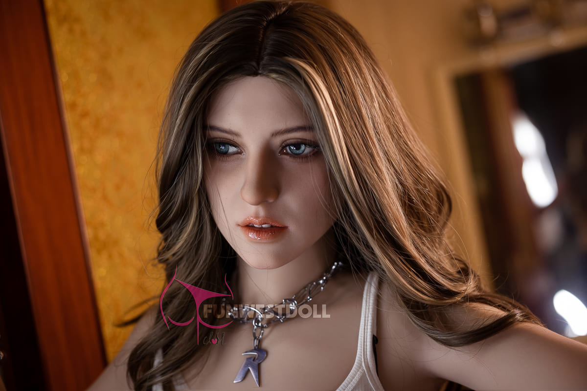 Секс-лялька rosie - фото 12 | lovedoll Секс-лялька rosie дивиться убік