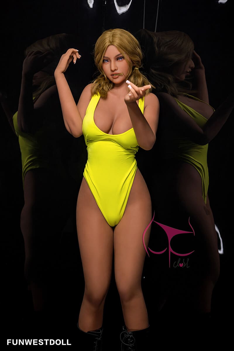 Секс-лялька roxy - фото 4 | lovedoll Секс-лялька roxy тримає у роті підвіску