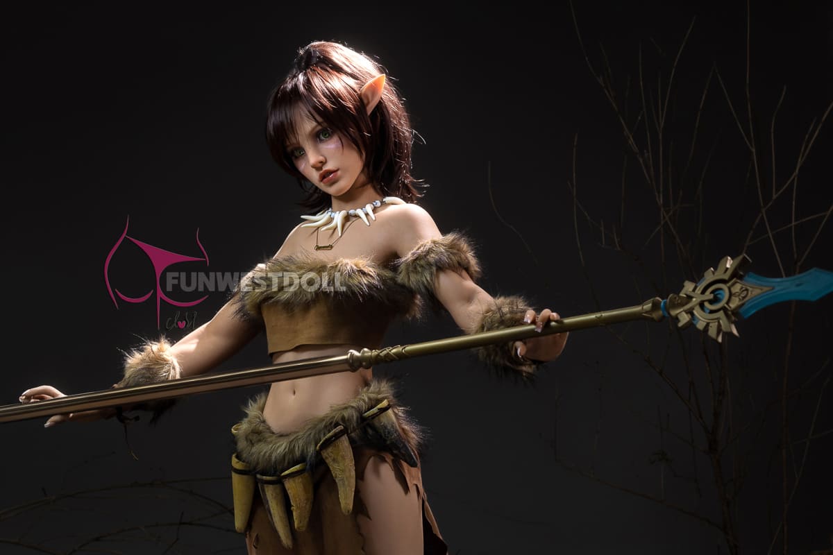 Секс-лялька nidalee - фото 25 | lovedoll Секс-лялька nidalee тримає перед собою спис