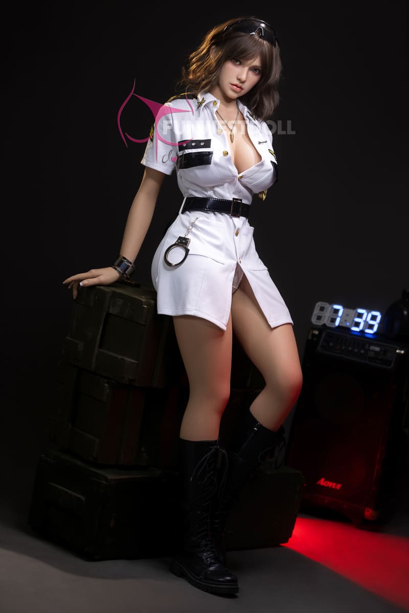 Секс-лялька sunnie - фото 14 | lovedoll Секс-лялька sunnie сидить у білому сексуальному халаті