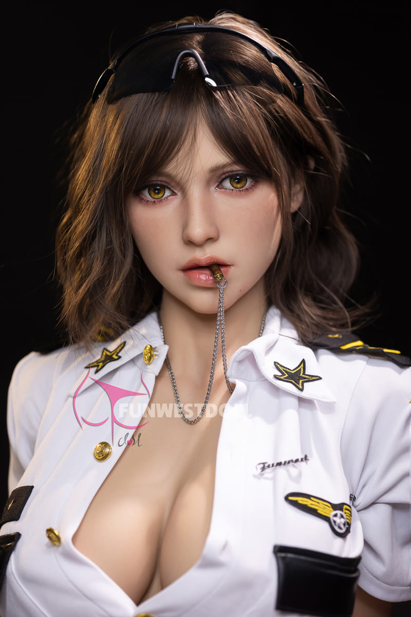 Секс-лялька sunnie - фото 6 | lovedoll Секс-лялька sunnie тримає кулон у роті