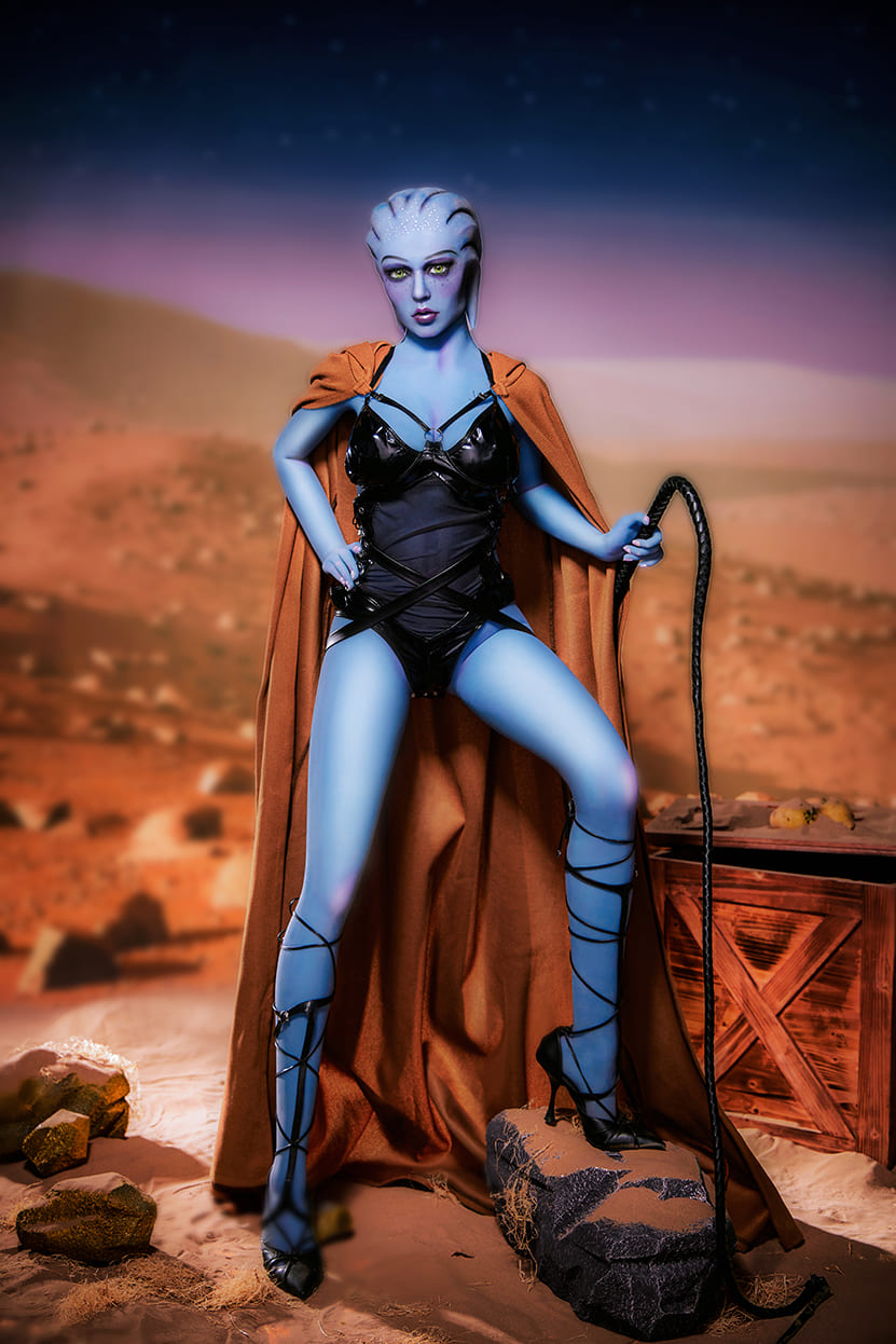 Секс-лялька liara t’soni - фото 12 | lovedoll Секс-лялька liara t'soni з батогом у руці