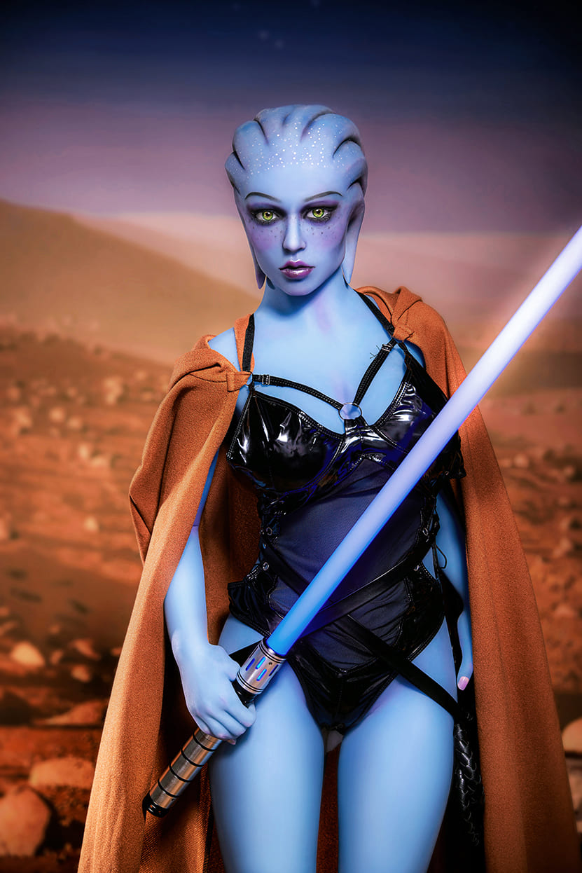 Секс-лялька liara t’soni - фото 5 | lovedoll Секс-лялька liara t'soni тримає меч, що світиться