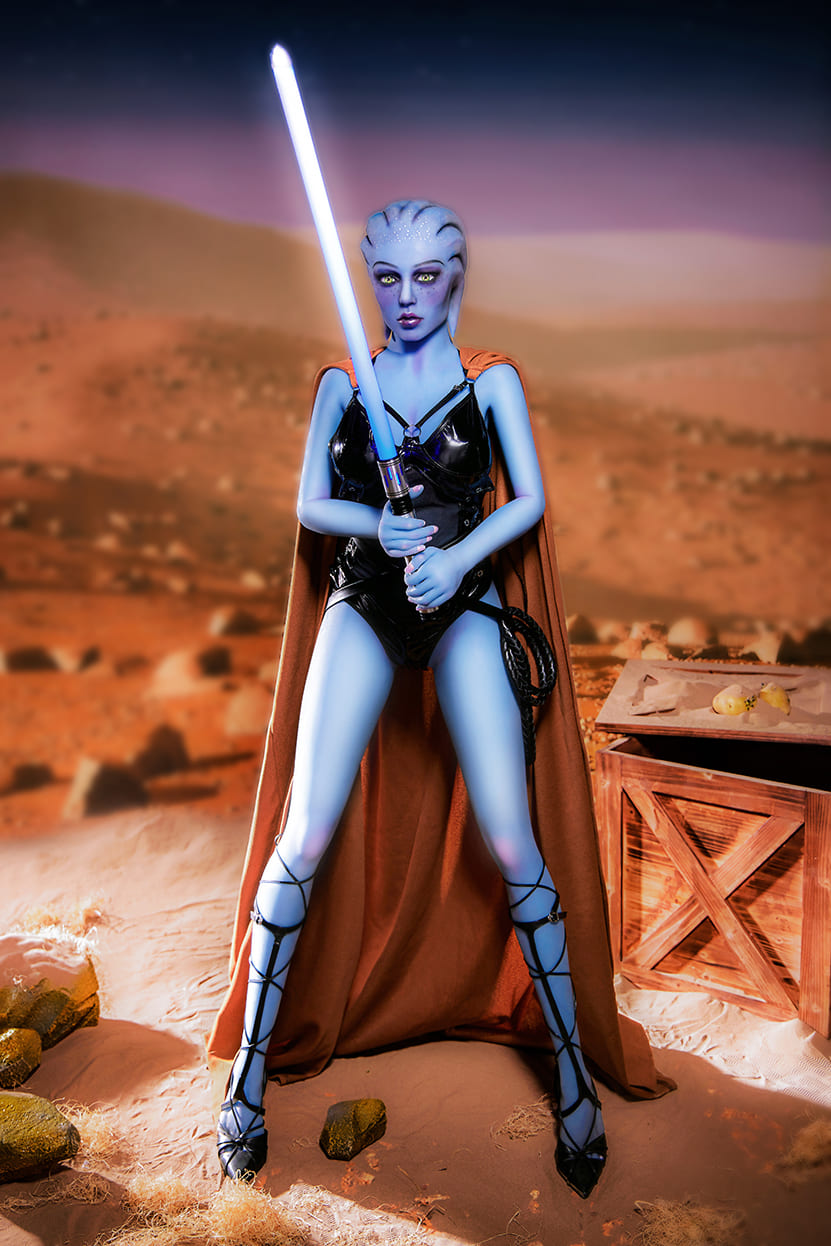 Секс-лялька liara t’soni - фото 9 | lovedoll Секс-лялька liara t'soni в плащі та з мечем, що світиться