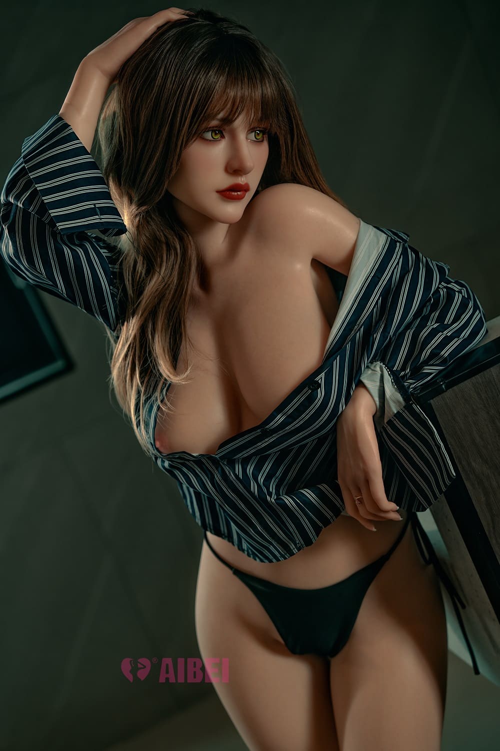 Секс-лялька sara - фото 3 | lovedoll Секс-лялька sara тримає руку на голові