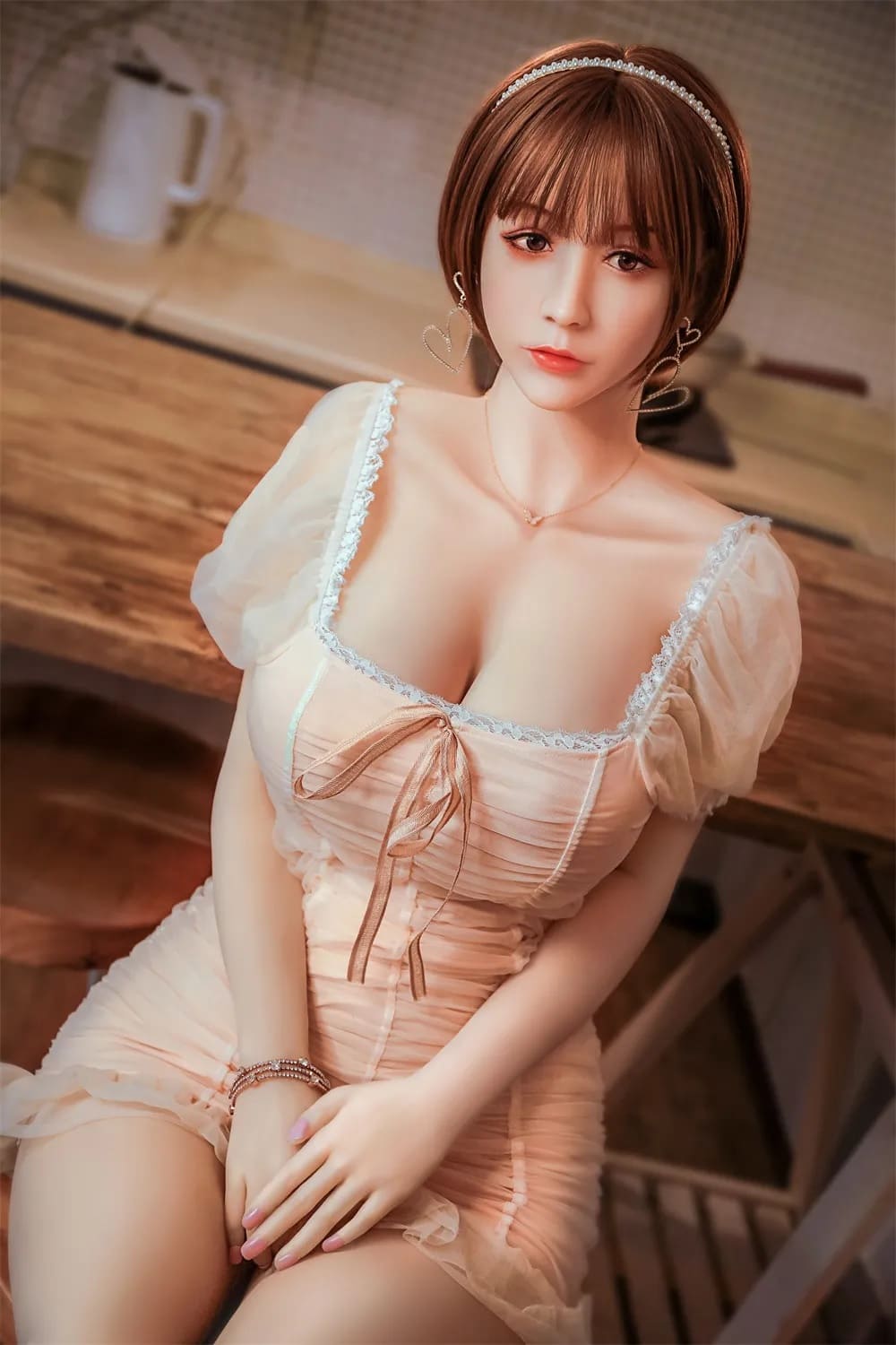 Секс-лялька dani - фото 2 | lovedoll Секс-лялька dani сидить у короткій сукні