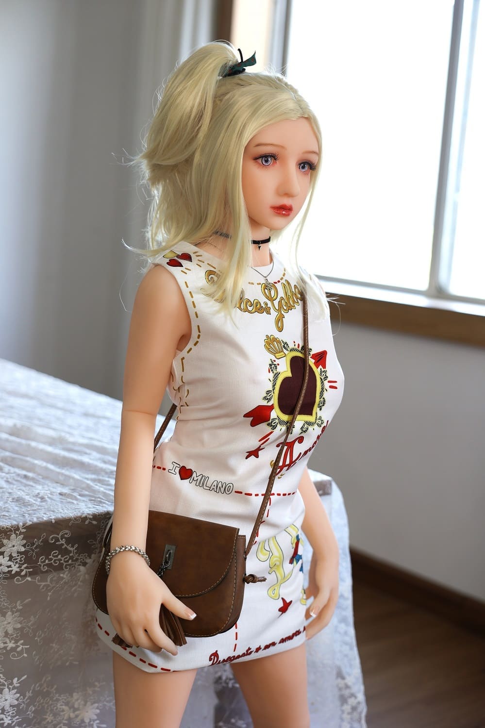 Секс-лялька marta - фото 2 | lovedoll Секс-лялька marta стоїть у короткій сукні