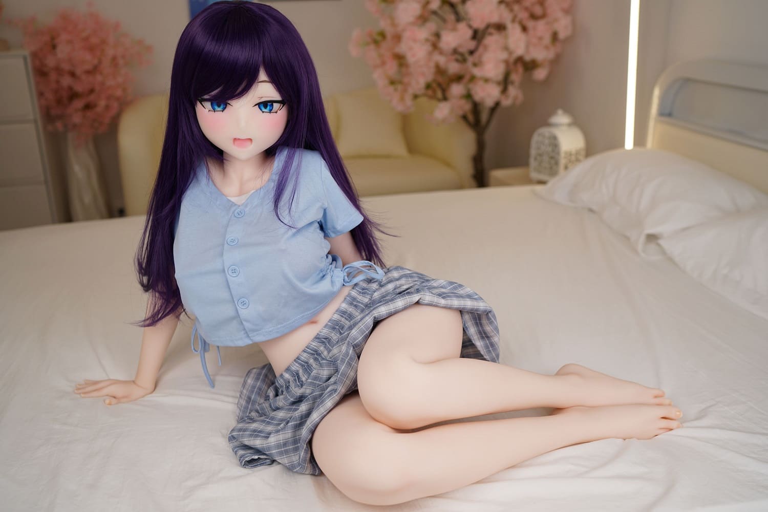 Секс-лялька anna - фото 5 | lovedoll Секс-лялька anna аніме в одязі на ліжку
