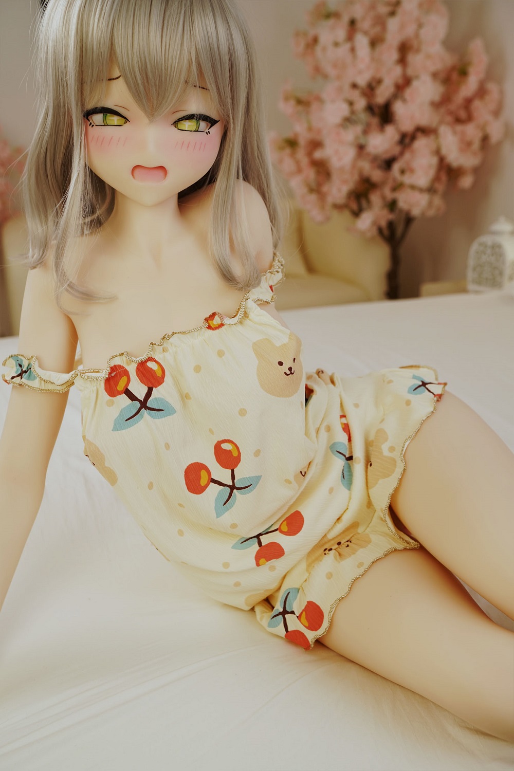 Секс-лялька haru - фото 7 | lovedoll Секс-лялька haru аніме в короткій сукні на ліжку