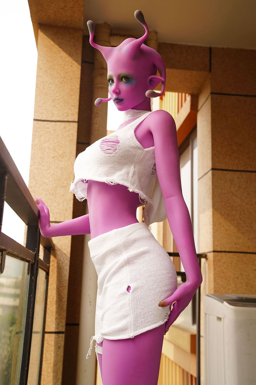 Секс-лялька jayla - фото 4 | lovedoll Секс-лялька jayla на балконі, вид збоку