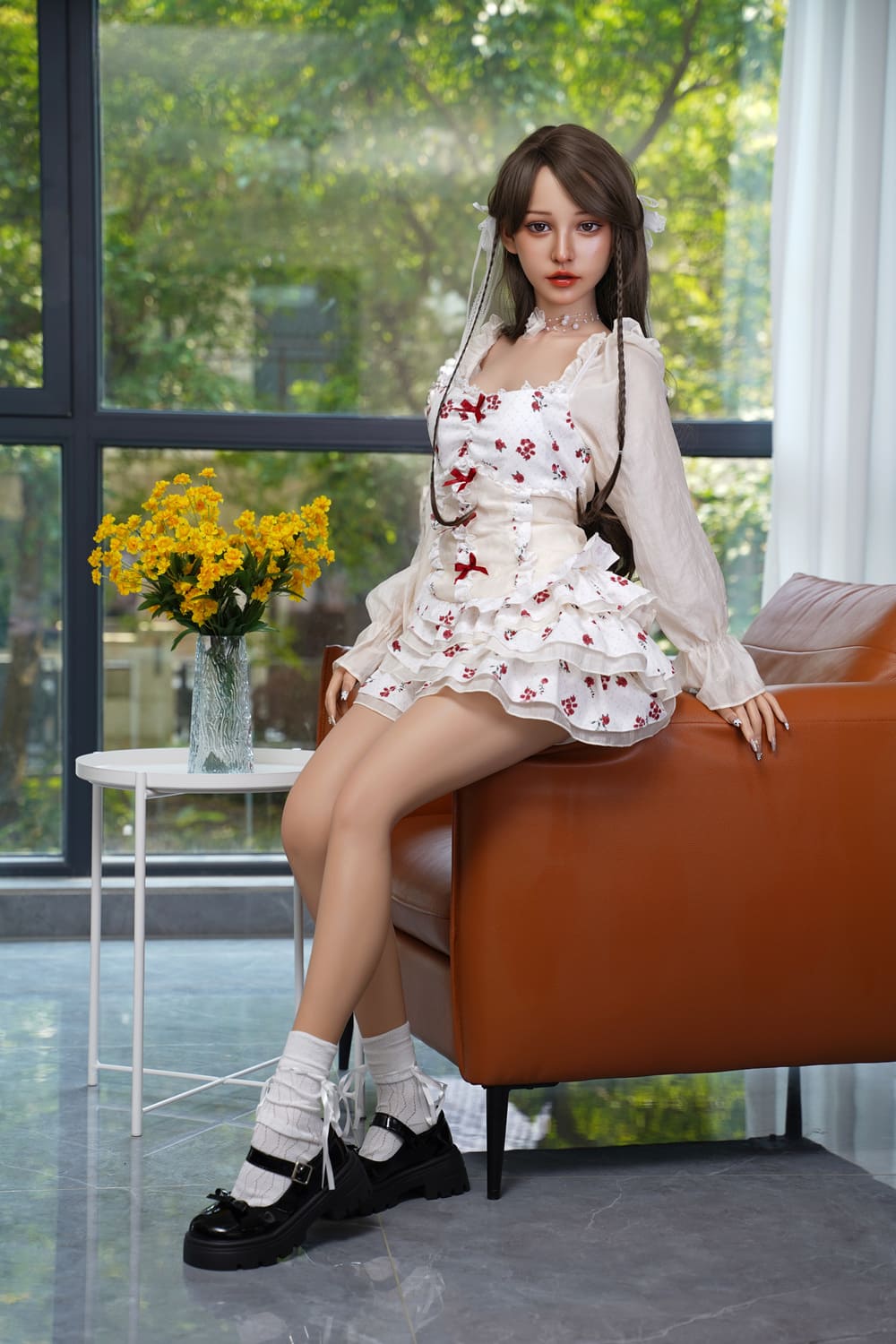 Секс-лялька marie - фото 8 | lovedoll Секс-лялька marie сидить на підлокітнику крісла