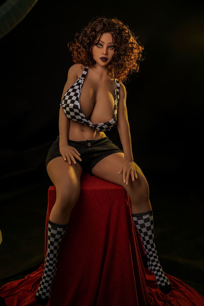 Секс-лялька abidemi - фото 7 | lovedoll Секс-лялька abidemi сидить на стільці
