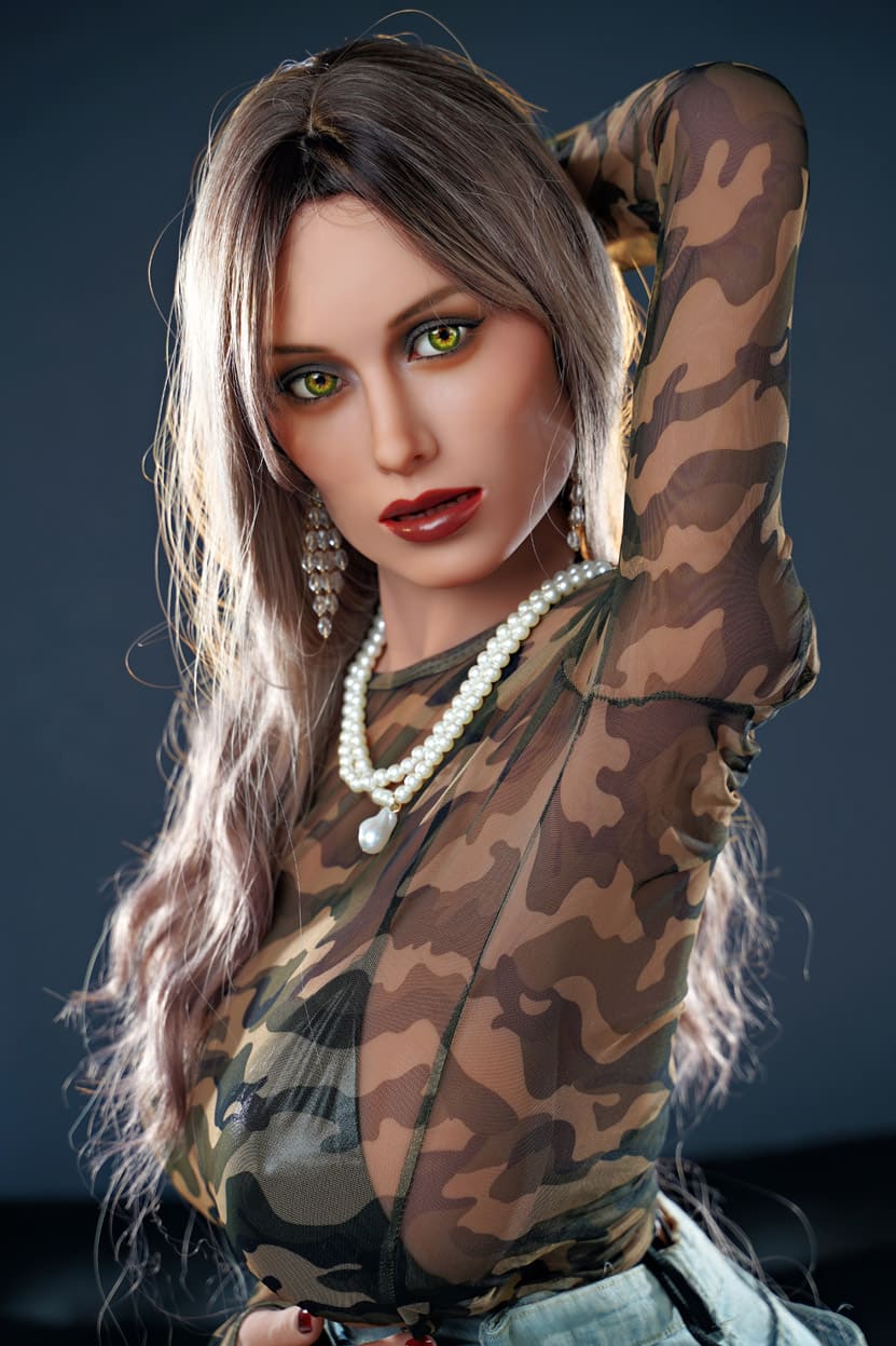 Секс-лялька mirage - фото 4 | lovedoll Секс-лялька mirage тримає руку за головою
